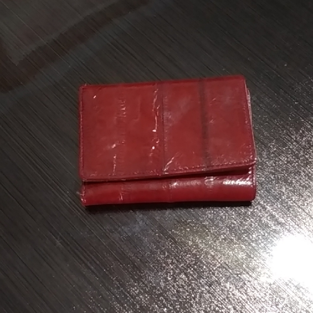 Red Eel Skin Wallet Holds Cash And Credit Cards/ ID Window Pocket